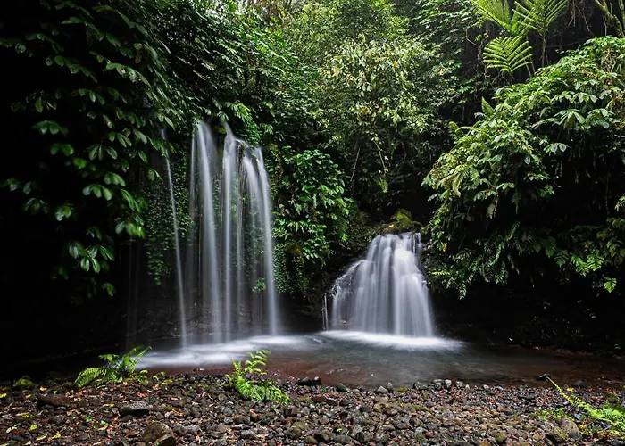 Gasthof Santya Loka & Twin Waterfall By Manara